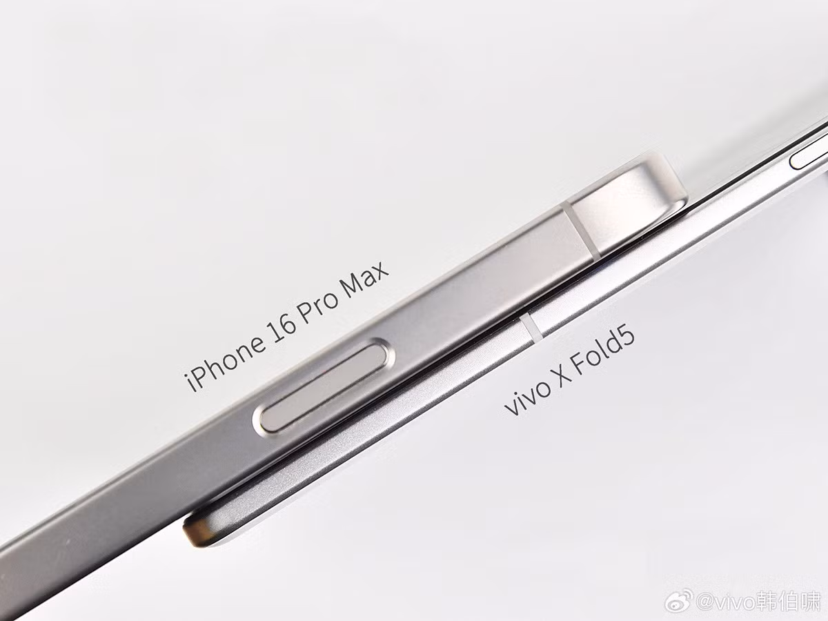 Và con số này sẽ giảm xuống còn 4.3mm khi mở ra. Nếu thông tin này chính xác thì đây sẽ là điện thoại gập mỏng nhất thế giới.