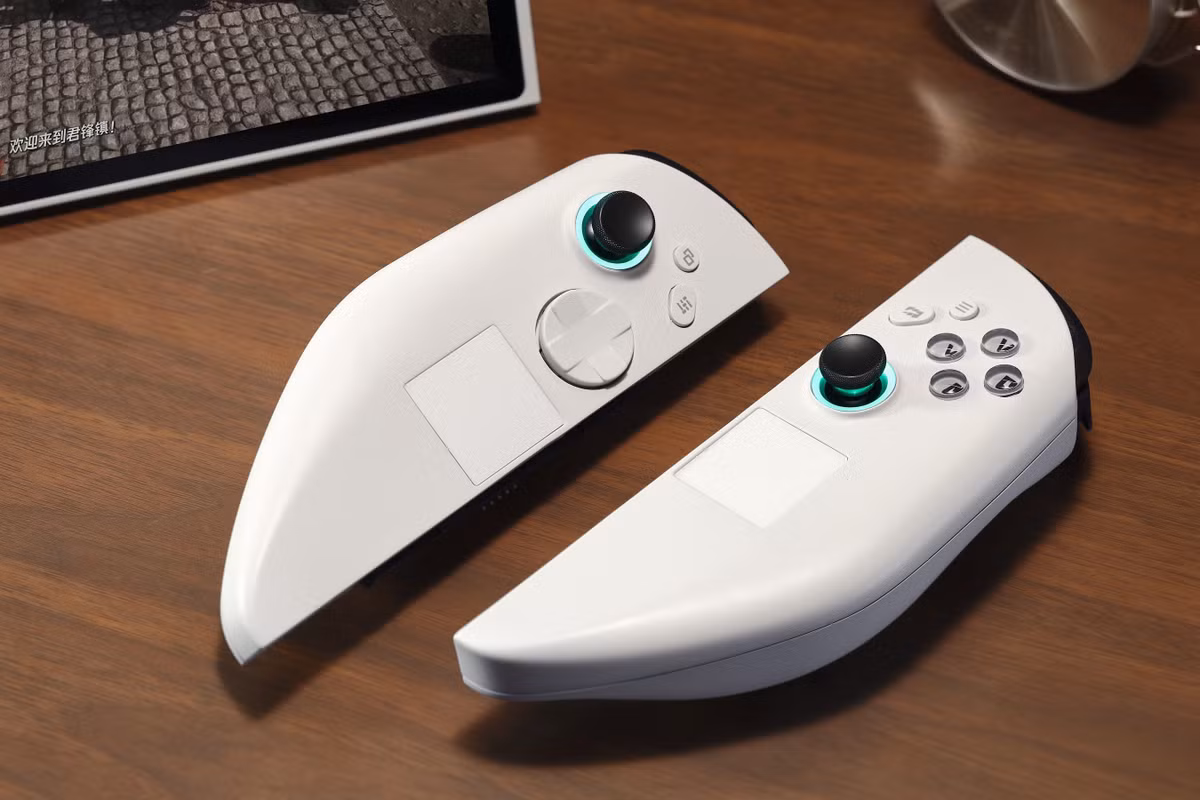 Bộ điều khiển hai bên có thể tháo rời tương tự Nintendo Switch, với cần analog có vòng LED, trackpad kép, D-pad, nút bấm đầy đủ và phản hồi rung tuyến tính.