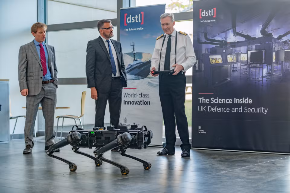 dstl-o-cdsvisit-2022-9332-960x640.png