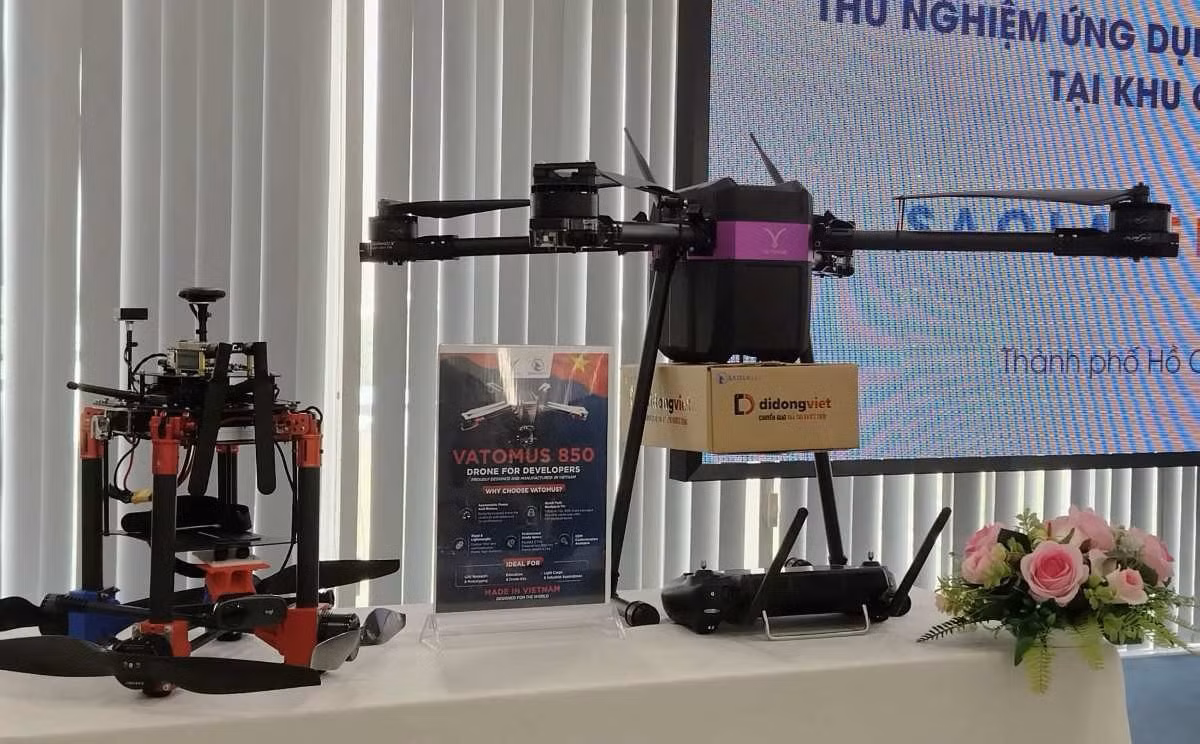 Các thiết bị bay không người lái (UAV) được xem là một phương án vận tải bổ sung cho siêu đô thị đang mở rộng. Việc mở rộng ranh giới diễn ra trong bối cảnh Việt Nam thực hiện cuộc tái cơ cấu hành chính quy mô lớn chưa từng có.