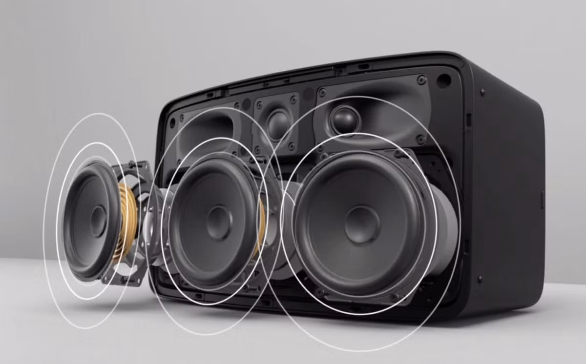 Sonos Five là một chiếc loa tiên tiến khác mà bạn có thể sắm cho ngôi nhà của mình, được trang bị thiết kế cảm ứng cho phép bạn chạm hoặc vuốt để phát và tạm dừng nhạc, điều chỉnh âm lượng, bỏ qua bài hát, v.v. Những chiếc loa di động này rất dễ sử dụng — cắm điện và phát nhạc từ nhiều nền tảng được hỗ trợ, chẳng hạn như Pandora, Amazon Music và Spotify — hoặc phát nhạc trực tiếp từ thiết bị thông minh của bạn. Sonos Five sẽ sử dụng micrô để đánh giá âm thanh cụ thể trong không gian của bạn và, với công nghệ điều chỉnh Trueplay, mang đến âm thanh chính xác theo yêu cầu, giúp loa đạt tổng điểm 73 trên Consumer Reports.