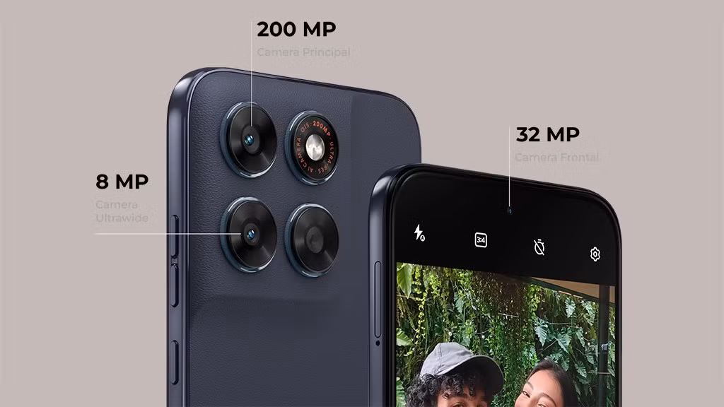 Để chụp ảnh và quay video, Moto G Max có camera chính 200 megapixel tích hợp hệ thống ổn định hình ảnh quang học. Mặt sau cũng có camera góc siêu rộng 8 megapixel với góc nhìn 120 độ. Mặt trước được trang bị camera selfie 32 megapixel cho phép quay video với độ phân giải lên đến 2K ở tốc độ 30 khung hình/giây.