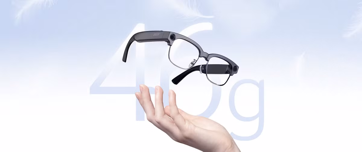 Nếu như GR0 mạnh về hiển thị thì phiên bản GI0 lại hướng tới sự linh hoạt khi cắt bỏ hoàn toàn dây nối và chỉ nặng vỏn vẹn 46 gram. Thiết bị kết nối với điện thoại thông qua Wi-Fi 5 hoặc Bluetooth 5.0, vận hành dựa trên nền tảng trí tuệ nhân tạo Google Gemini.
