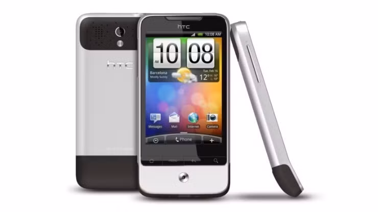 Một đại diện từ những ngày đầu của Android là HTC Legend có thân máy kim loại với tông màu bạc đẹp mắt và trackball ở mặt trước, thể hiện sự sáng tạo của HTC.