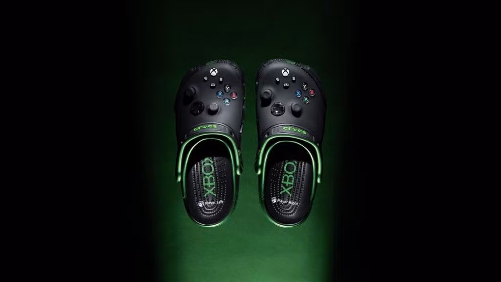 Crocs vốn không còn xa lạ với việc hợp tác với các công ty trò chơi điện tử, khi đã cho ra mắt những đôi giày lấy cảm hứng từ Animal Crossing và Pokémon trong vài năm trở lại đây. Lần này, thương hiệu giày nổi tiếng này đã hợp tác với Xbox để tạo ra một mẫu giày clog lấy cảm hứng từ máy chơi game hàng đầu của Microsoft.