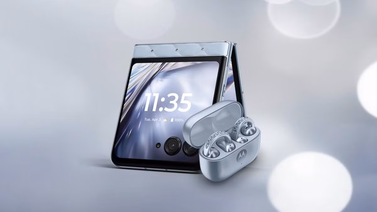 Cả hai đều được đính pha lê Swarovski và có phiên bản giới hạn màu Pantone Ice Melt.