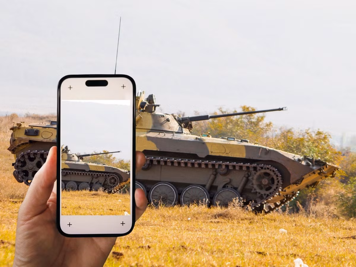 Điều này cho phép MEGA-Army cung cấp dữ liệu chiến đấu so sánh giữa các vai trò nhiệm vụ, chẳng hạn như các chỉ số về khả năng di chuyển, tỷ lệ công suất trên trọng lượng, loại hộp số, tốc độ xoay tháp pháo, khả năng hoạt động trên chiến trường và hệ thống cảm biến.