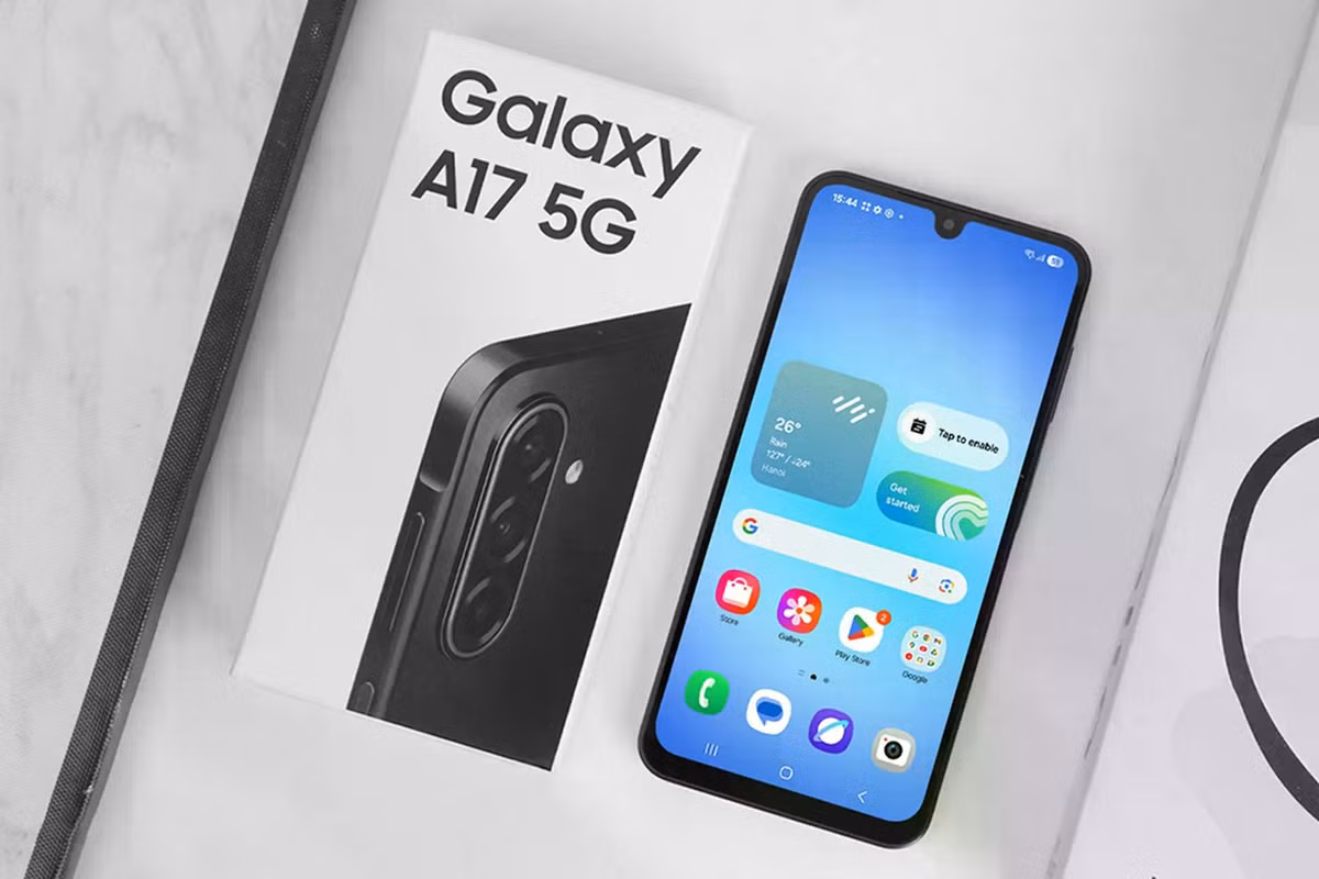 Với màn hình AMOLED 6,7 inch tần số quét 90Hz và chip Exynos 1330, Galaxy A17 5G có giá chỉ 5,39 triệu đồng. Máy sở hữu hệ thống 3 camera với camera chính 50MP, camera siêu rộng 5MP và camera macro 2MP, cùng với camera selfie 13MP.