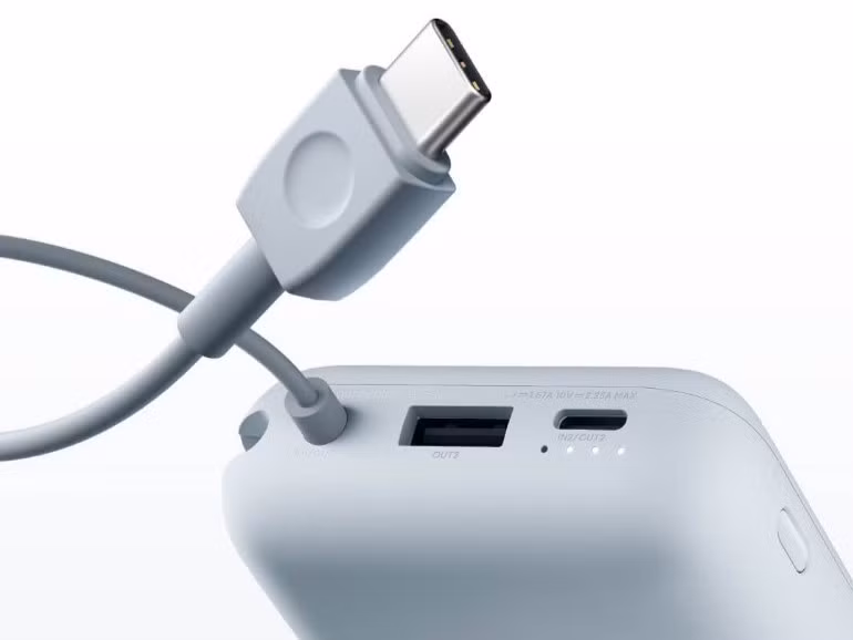 Sản phẩm còn được tích hợp sẵn một sợi cáp USB-C, tương tự các mẫu sạc dự phòng gần đây của hãng, và hỗ trợ đa dạng chuẩn sạc phổ biến như QC 3.0, PD 3.0 và cả Apple 2.4A.