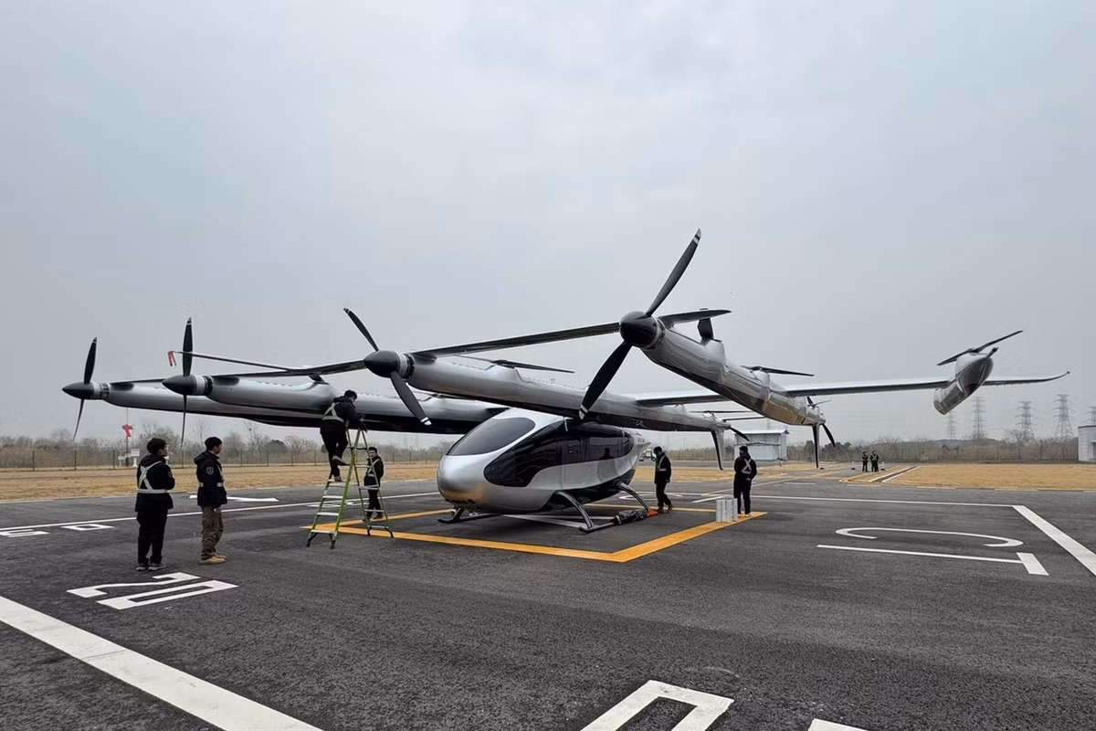 Theo ông Xie, máy bay chở khách chiếm 70% tổng số đơn đặt hàng của AutoFlight, dù quá trình chứng nhận vẫn đang được tiến hành. Ông cho biết công ty kỳ vọng sẽ giành được chứng nhận cho mục đích chở khách trong vòng 1 đến 2 năm tới.