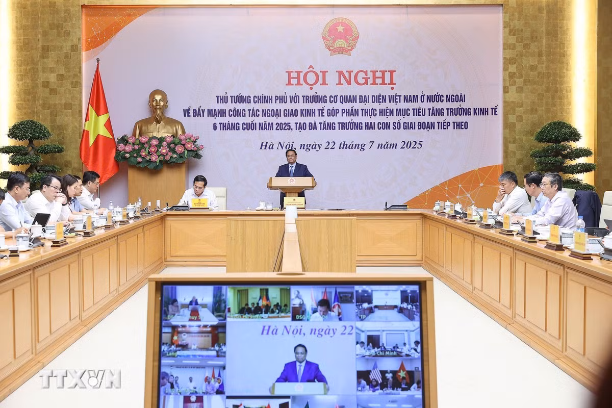 Thủ tướng Phạm Minh Chính chủ trì Hội nghị Thủ tướng Chính phủ với các Trưởng Cơ quan đại diện Việt Nam ở nước ngoài về đẩy mạnh công tác ngoại giao kinh tế. (Ảnh: Dương Giang/TTXVN)