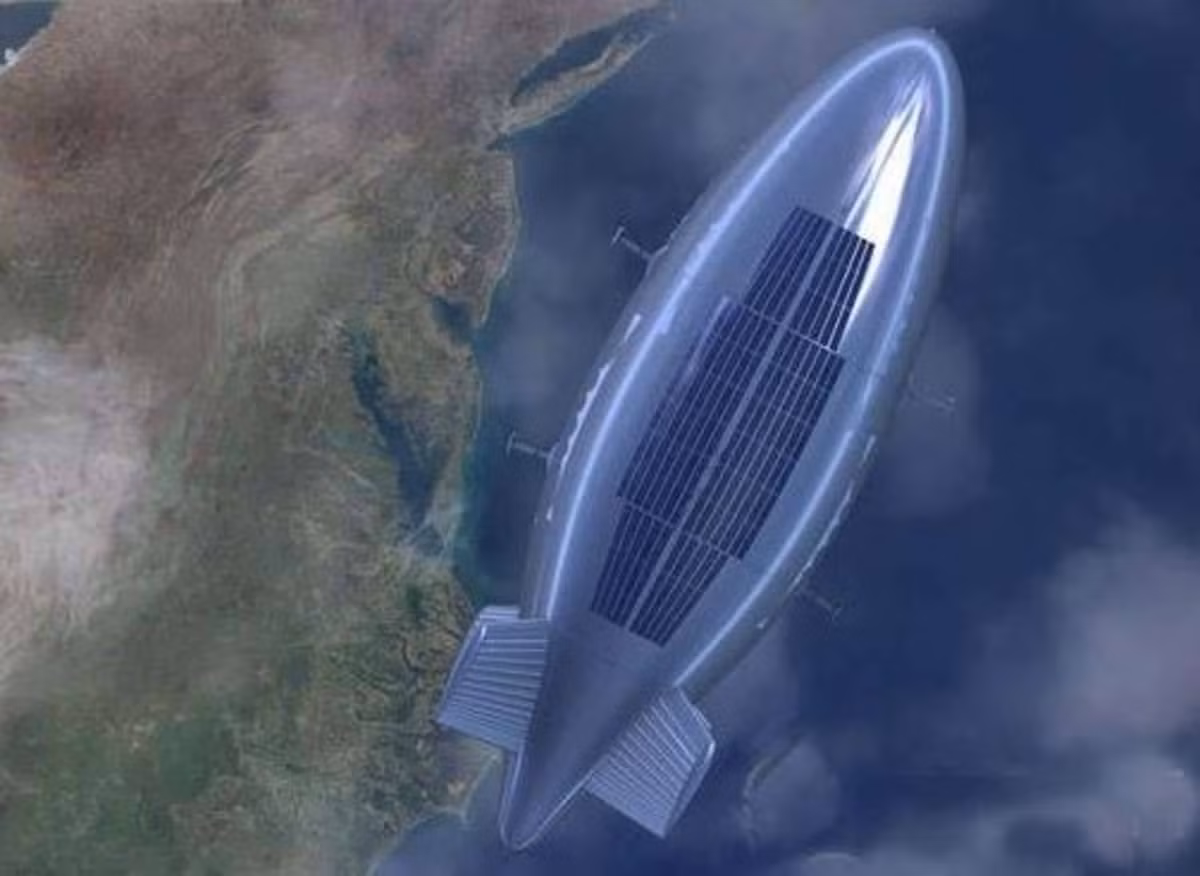 Tàu bay stratos mang lại nhiều lợi thế chiến lược. Hoạt động ở độ cao 20km hoặc hơn, chúng nằm ngoài tầm với của hầu hết các tên lửa đất đối không và máy bay chiến đấu, đồng thời có khả năng duy trì hoạt động liên tục trong nhiều tháng nhờ vào các tấm pin năng lượng mặt trời.