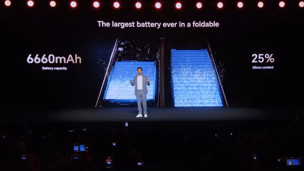 Đáng chú ý, Honor còn giới thiệu công nghệ pin Silicon-carbon mới với mật độ silicon đạt 25%, hứa hẹn sẽ nâng dung lượng pin điện thoại gập lên trên 7.000 mAh trong tương lai.
