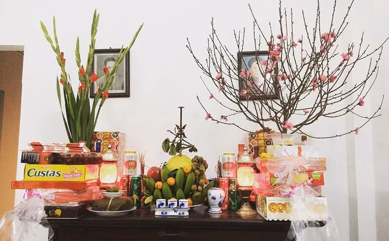 Trưng hoa ngày Tết nói riêng và trong tín ngưỡng thờ cúng nói chung là nét đẹp văn hóa lâu đời của ngươi Việt