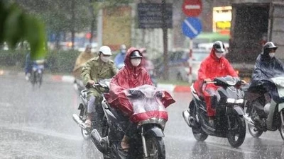 Cảnh báo mưa lớn cục bộ kèm dông lốc, sét tại khu vực Hà Nội