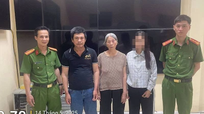 Kịp thời ngăn chặn người phụ nữ có ý định nhảy cầu 