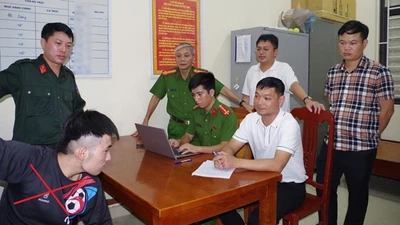 Bắt giữ đối tượng đâm bạn trọng thương rồi dùng dao cố thủ ở Ninh Bình