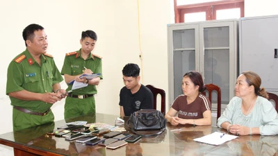 Bắt nhóm trộm tài sản của người dân khi đi chiêm bái xá lợi