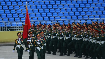 Các khối diễu binh tiến vào Quảng trường Ba Đình trước giờ G
