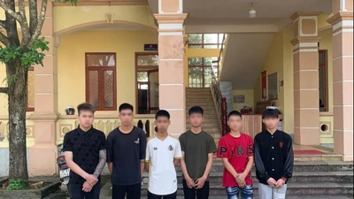 Nhóm đối tượng dùng kiếm chém người đi đường gây thương tích