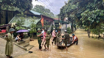 Thủ tướng chỉ đạo khẩn hỗ trợ người dân khắc phục hậu quả sau bão số 10