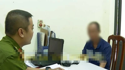 Khởi tố người cha bạo hành, ngăn cấm 2 con đến trường ở Hưng Yên