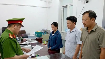 Khởi tố nguyên Giám đốc Văn phòng đăng ký đất đai ở Hòa Bình