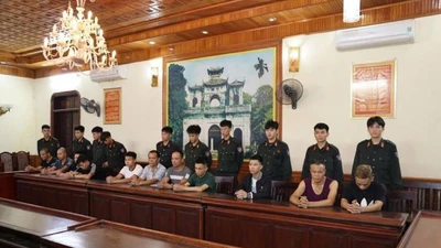 Đột kích sới bạc núp bóng trang trại, bao bọc bởi hàng rào thép gai