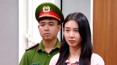 Hoa Hậu Thùy Tiên bị tước danh hiệu Gương mặt trẻ Việt Nam