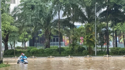 Sáng 8/10 mưa giảm, Hà Nội vẫn còn nhiều điểm úng ngập