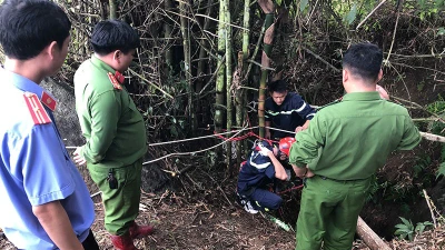 Mẩu thiếp mời tố sát nhân giết nữ sinh, vùi xác trong hang