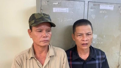 Bắt 2 đối tượng có 12 tiền án trộm cắp tài sản của người đi đường ở Hà Nội