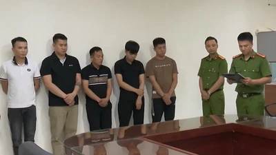 Khởi tố nhóm người làm giả hồ sơ, chiếm đoạt hàng tỷ đồng
