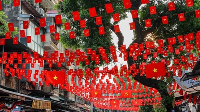 Hà Nội rực rỡ sắc cờ hoa chào đón ngày lễ lớn của dân tộc