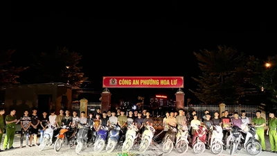 Triệu tập 33 đối tượng cầm vỏ chai bia ném nhau ở Ninh Bình