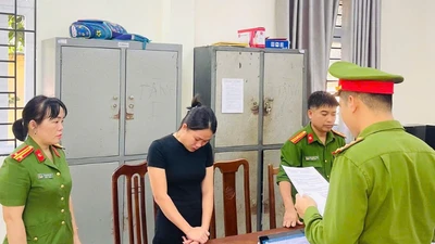 Bắt "nữ quái" mượn xe máy bán lấy tiền tiêu sài ở Hà Giang