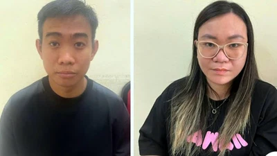 Bắt 2 vợ chồng chuyên 'móc cốp' xe máy trộm tài sản ở Hà Nội
