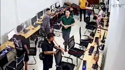Hà Nội tạm đình chỉ công tác đối với 2 cán bộ Công an