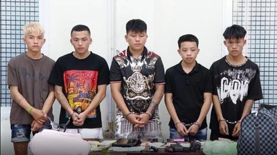 Bắt nhóm đối tượng đập kính hàng loạt ô tô trộm cắp tài sản
