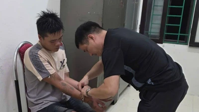 Bắt kẻ dùng ớt ngâm dấm bôi vào mắt nạn nhân, cướp tài sản