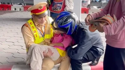 Kịp thời hỗ trợ một gia đình bị tai nạn trên đường