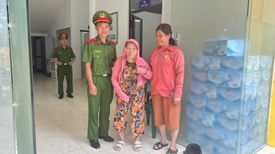 Giúp đỡ cụ bà ngoài 80 tuổi ở Hà Nội đi lạc trở về với gia đình