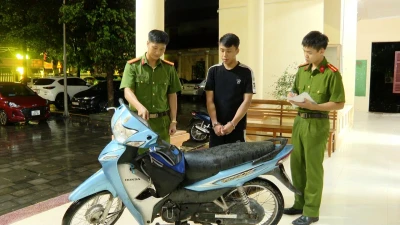 Lợi dụng mưa bão, nam thanh niên đi trộm xe máy ở Ninh Bình