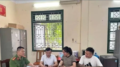 Một phụ nữ nhận lại gần nửa tỷ đồng chuyển khoản nhầm