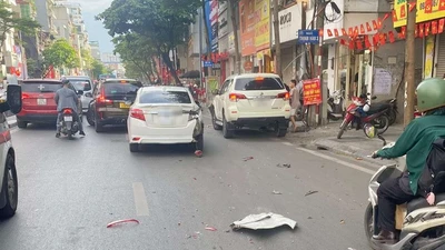 Tai nạn liên hoàn trên phố Tôn Đức Thắng, 4 người bị thương 