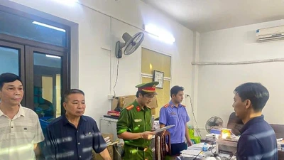 Bắt chủ cơ sở sản xuất hàng nghìn tấn phân bón giả