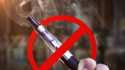 Đề xuất phạt tới 10 triệu nếu không ngăn người khác hút thuốc lá điện tử