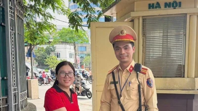 Người phụ nữ đi khám bệnh và cuộc gọi bất ngờ từ CSGT