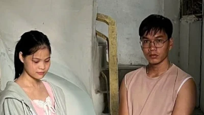 Bắt đôi nam nữ mua bán trái phép chất ma tuý ở Hà Nội