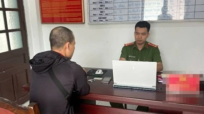 Người đàn ông mất gần 2 tỷ đồng khi được hướng dẫn mua đồ chơi tình dục